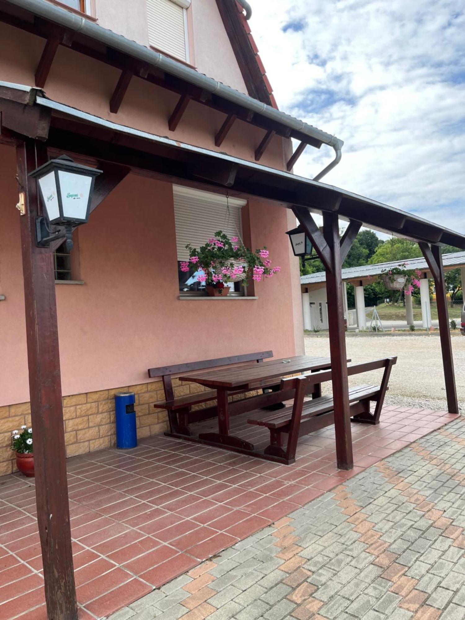 Hangulat Szallo Zalaszentbalazs Extérieur photo